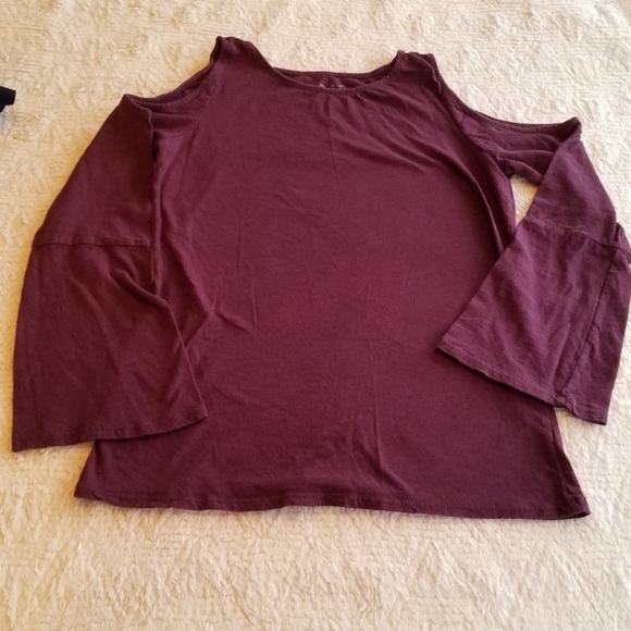 LOFT Tops - EUC Loft size XS maroon top cold shoulder